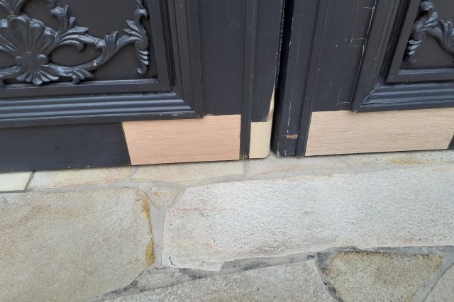 岡山市　結婚式場　扉塗装の画像01