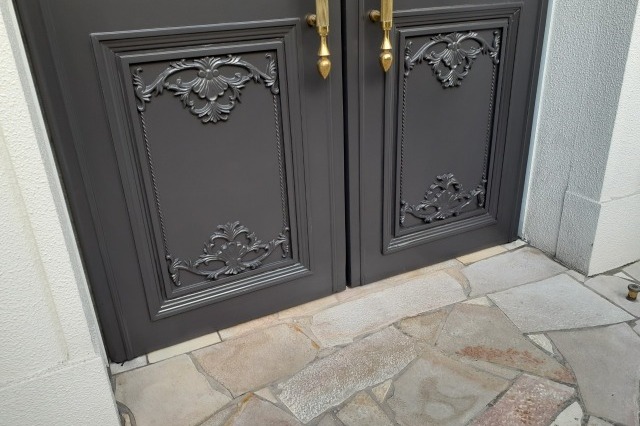 岡山市　結婚式場　扉塗装の画像03