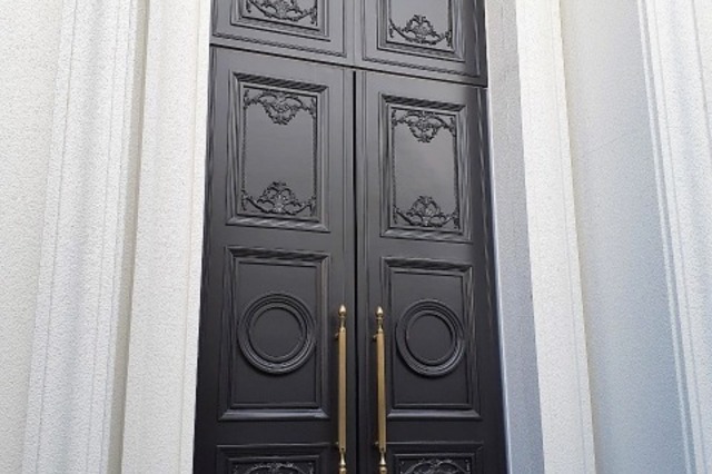 岡山市　結婚式場　扉塗装の施工後画像