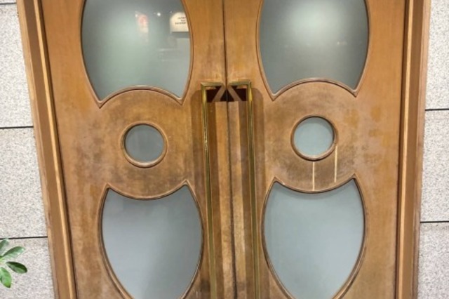 福山市　マンションエントランス建具　修繕の施工前画像