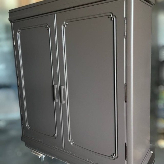 家具のリペア（再塗装）キャビネットの画像