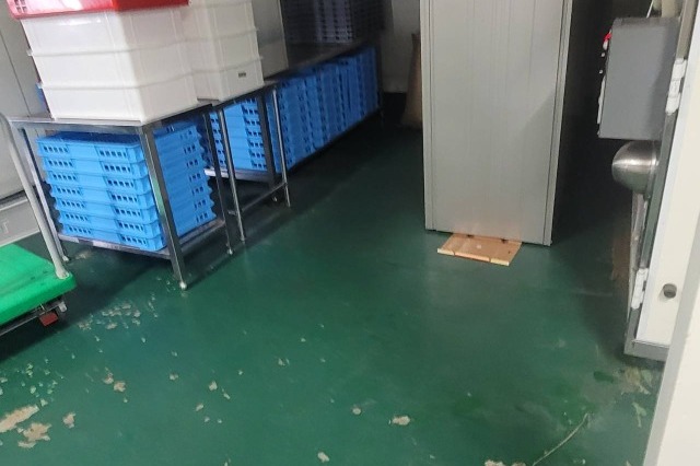 尾道市　厨房床　の画像01