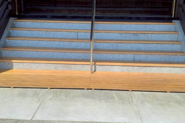 尾道市　お寺(木部）撥水塗装の施工後画像