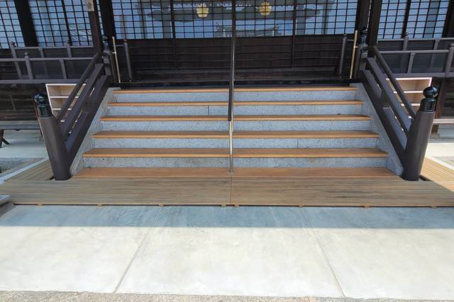 尾道市　お寺(木部）撥水塗装の施工前画像