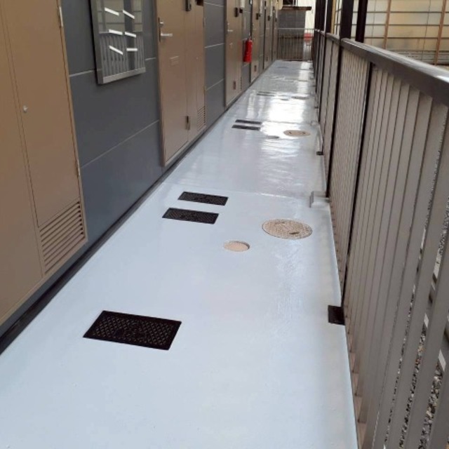 福山市　通路土間・階段踏板　塗装工事の画像