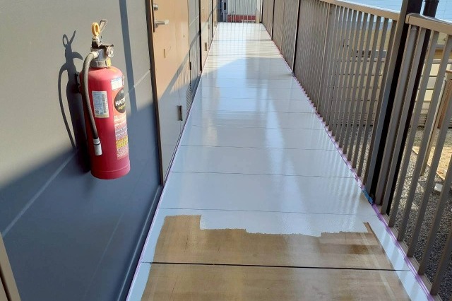 福山市　通路土間・階段踏板　塗装工事の画像04