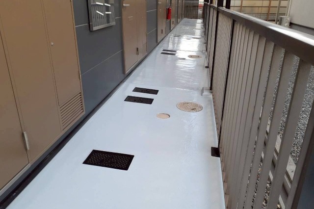 福山市　通路土間・階段踏板　塗装工事の施工後画像