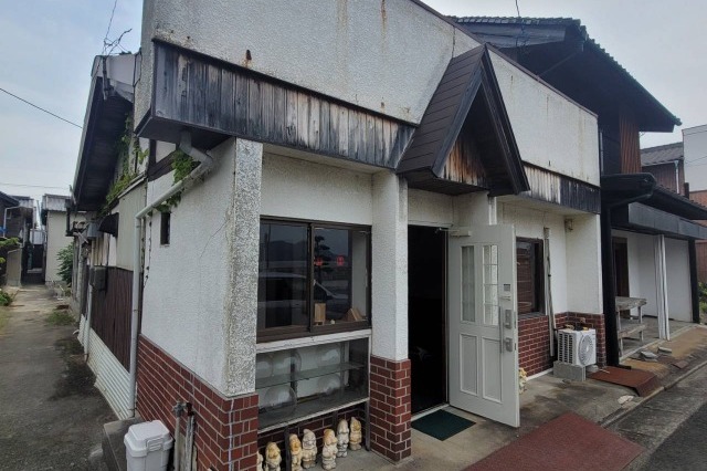 尾道市　店舗塗装の施工前画像